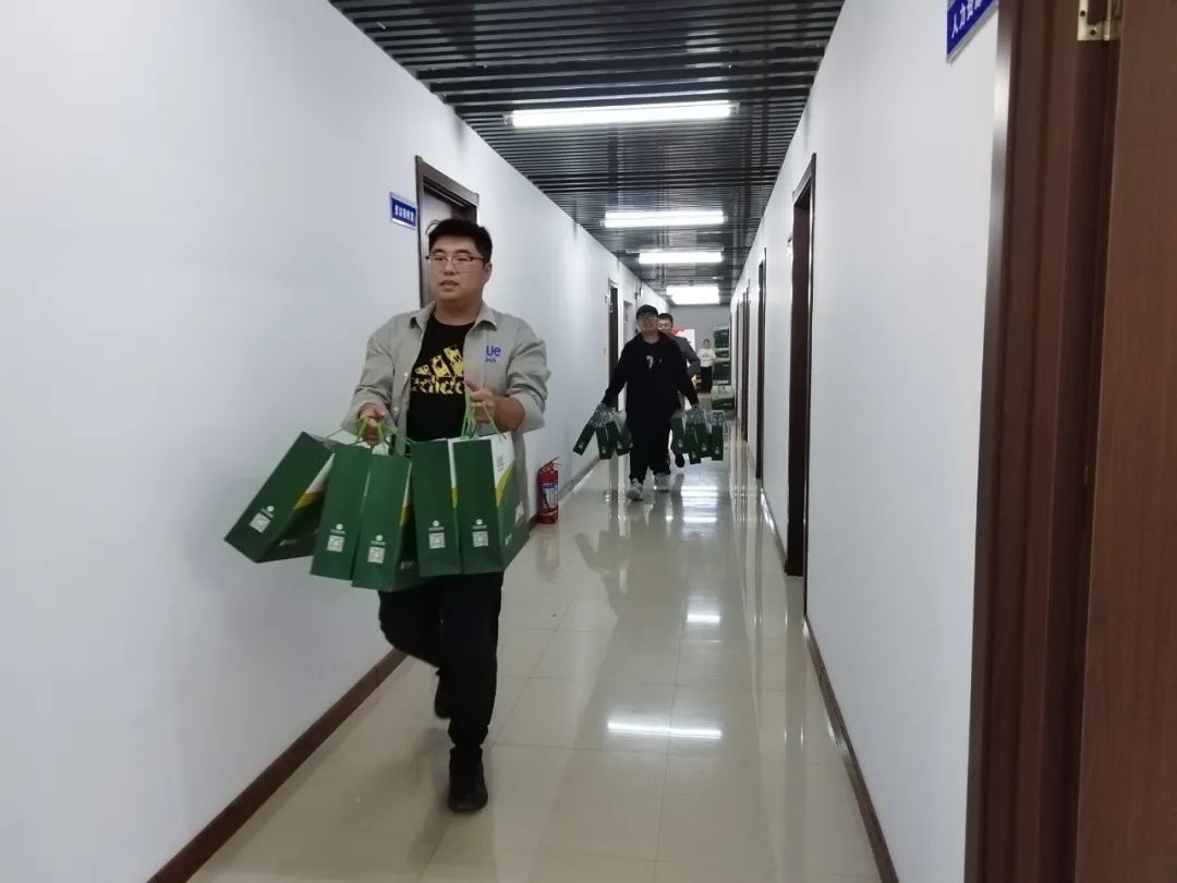 情濃月滿 共繪中秋——沖填公司為職工發(fā)放中秋節(jié)暖心福利